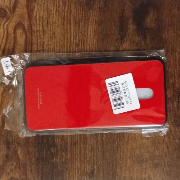 (3) OnePlus cases & 1 lens protector, all 3 together. - Picture 5 of 10
